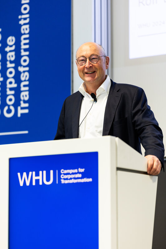 Internationale Führungskräfte treffen sich beim WHU Campus for Corporate Transformation
