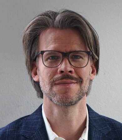 Portrait of a man with glasses and beard