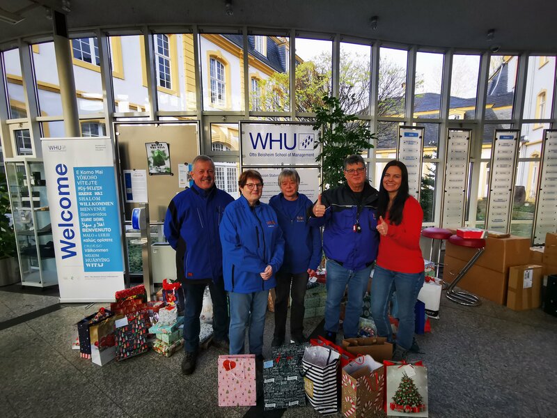 WHU beschenkt Kinder der Vallendarer und Koblenzer Tafel zu Weihnachten