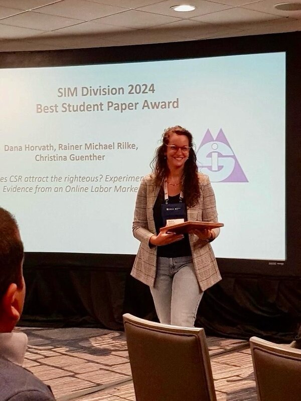 WHU Doctoral Student Wins Best Student Paper Award