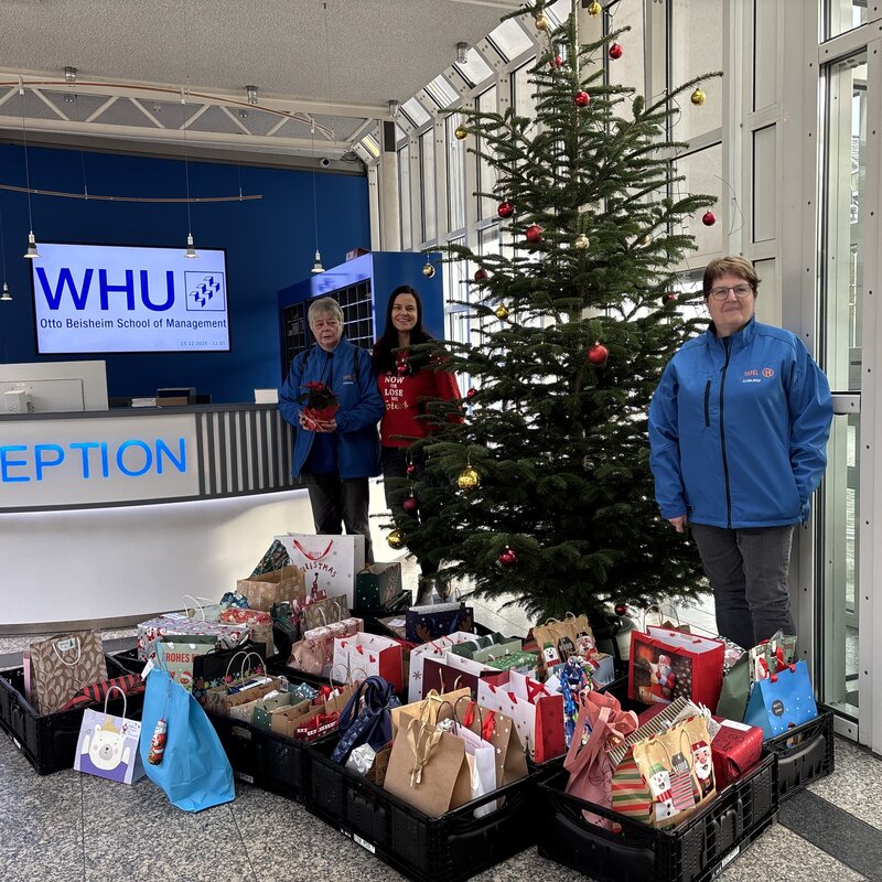 WHU-Gemeinschaft beschenkt bedürftige Menschen in der Region