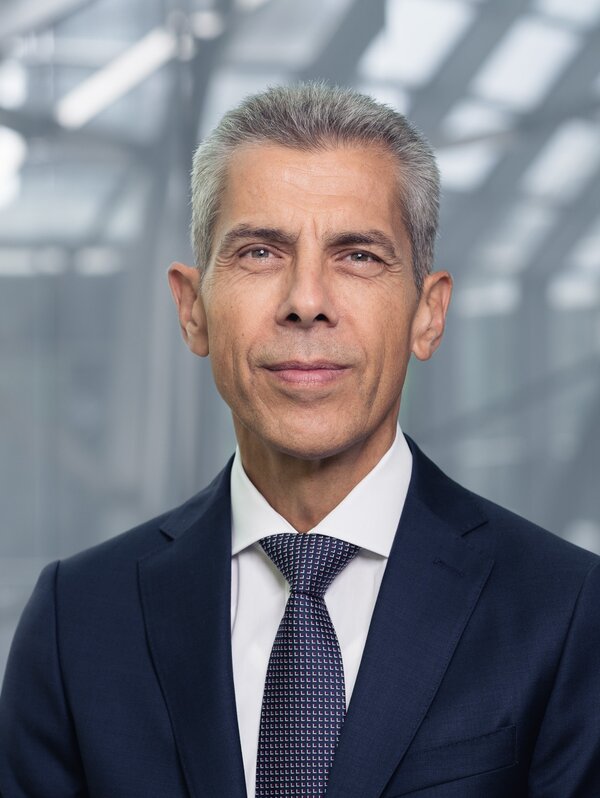 Fünf Fragen an Dr. Michael Diederich Dr. Michael Diederich, Alumnus der WHU und verantwortlich für das Firmenkundengeschäft der Deutschen Bank.