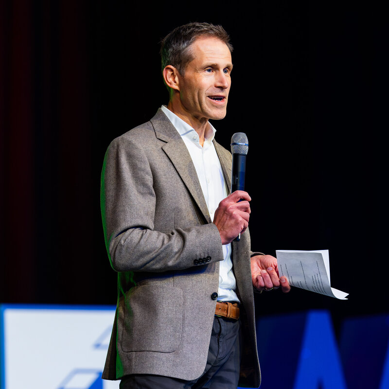 WHU Honors Long-Standing Members of Staff and Faculty